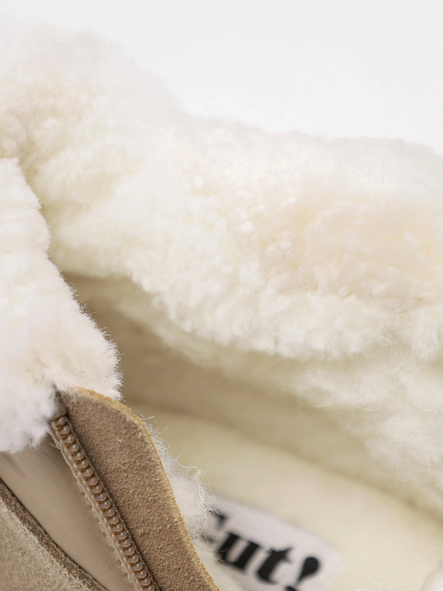 Дутики комбинированные бежевого цвета на средней платформе